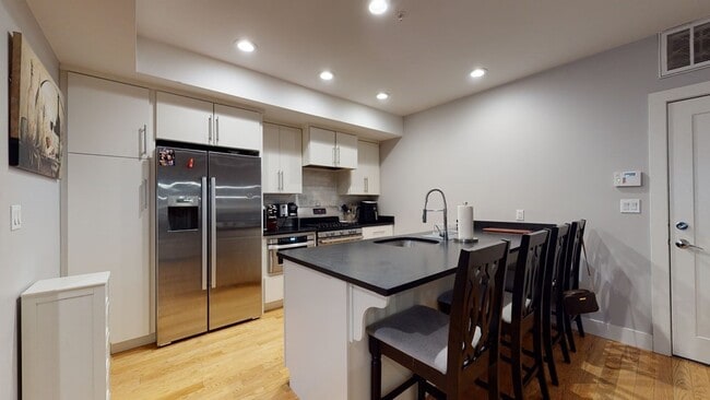 Foto del edificio - 339 W Broadway