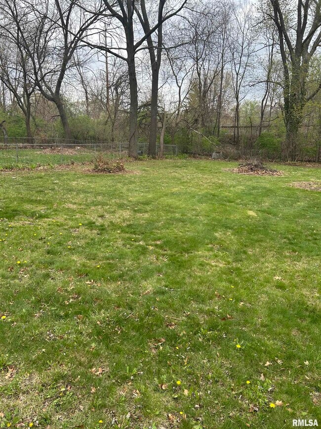 Foto del edificio - 5106 N Glen Elm Dr