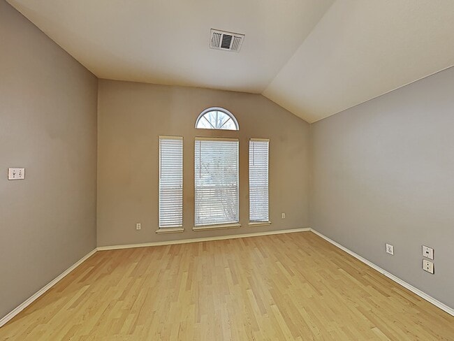 Building Photo - 623 Jamie Ln