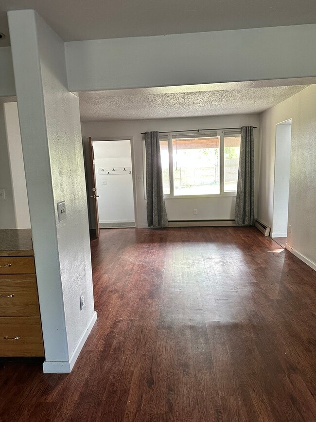 Living area - 3222 Muriel Pl