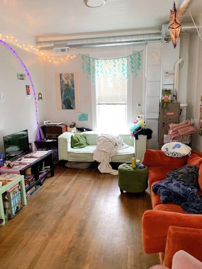 Foto del edificio - PRELEASE FOR JULY: 5 bdrm/2 bath near WWU and Downtown!