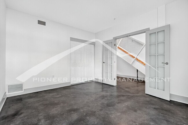 Foto del edificio - Stunning Condo with City Views and 2 Secured Parking Spaces Included in Price