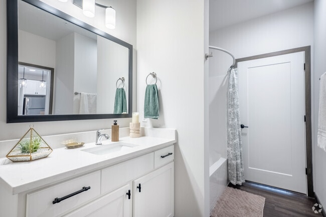 1BR, 1BA - 784SF - Bathroom - Residences at DeForest Yards