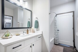 1BR, 1BA - 784SF - Bathroom - Residences at DeForest Yards