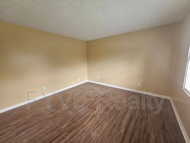 Building Photo - 4907 Oakbrook Ct