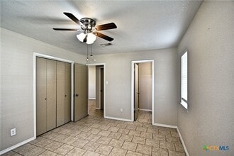 Building Photo - 527 Buttercup Ln