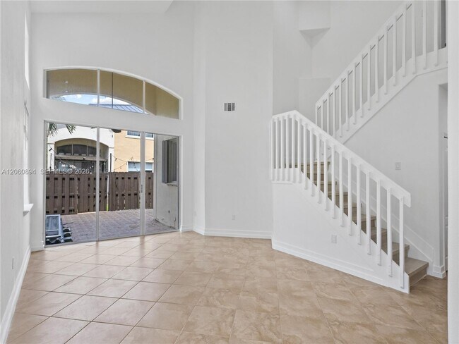 Foto del edificio - 5502 NW 112th Ct