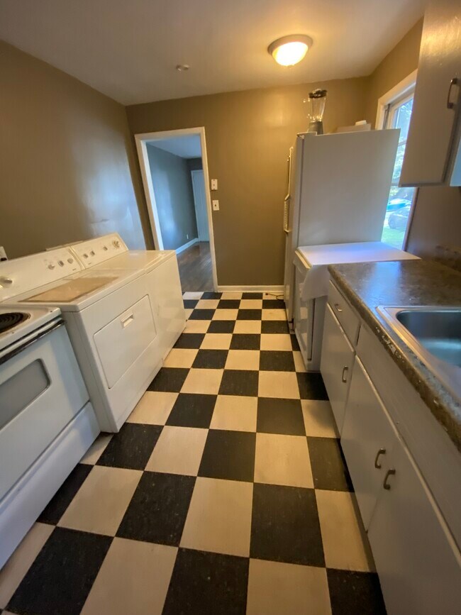 Foto del edificio - 1100 Willowbrook Dr