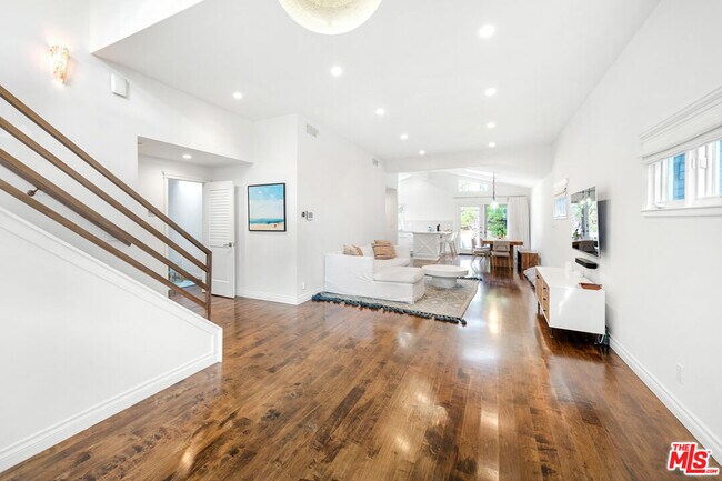 Building Photo - 2812 Elm Ave