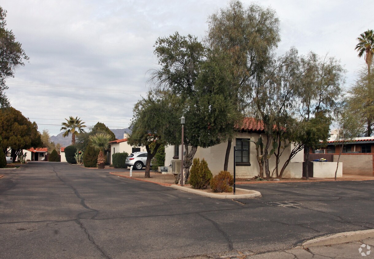Foto principal - 2521 E Elm St
