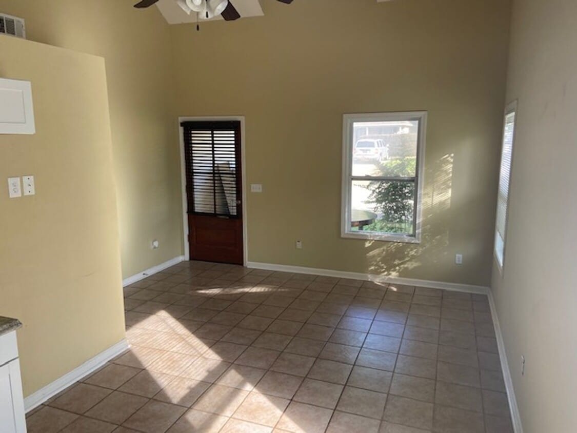 3 Bed/2 Bath - 3 Bed/2 Bath