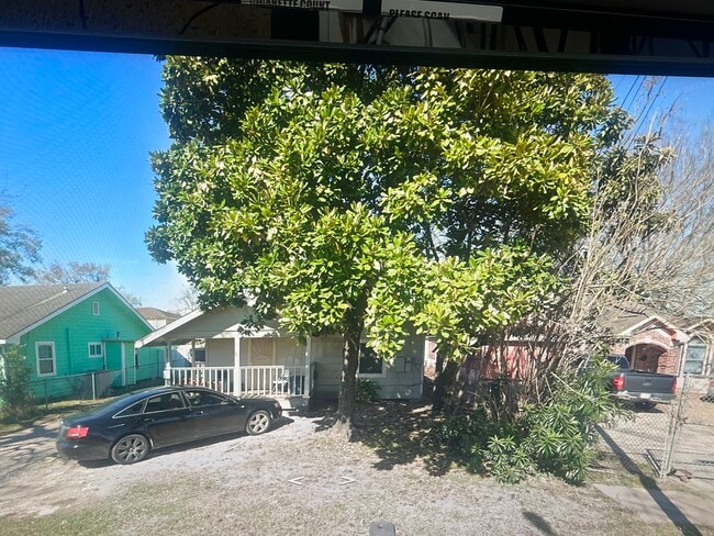 Foto del edificio - 8201 Bangle St