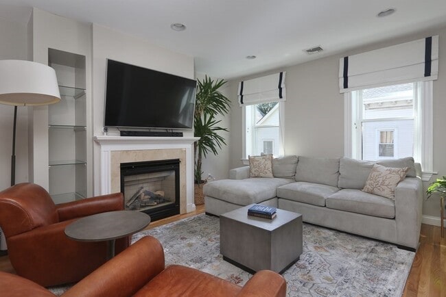 Building Photo - 79 School St