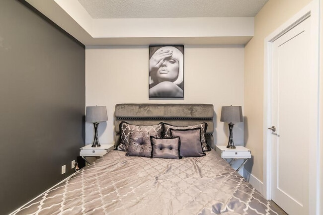 Building Photo - 325 Front St W