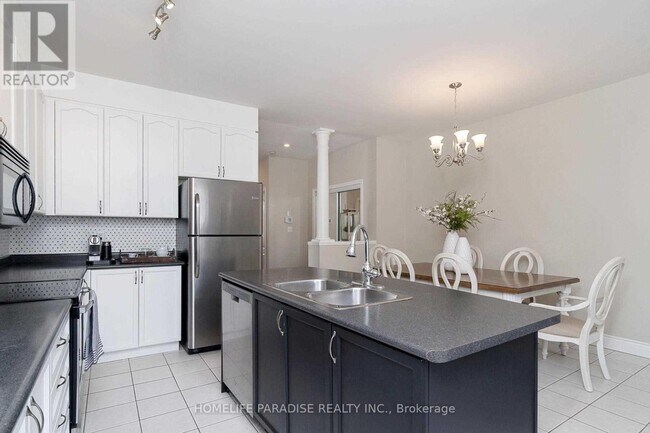 Photo du bâtiment - 2368 Sutton Dr