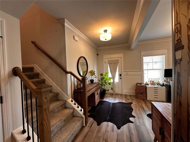 Foto del edificio - 325 Sterling Creek Wy