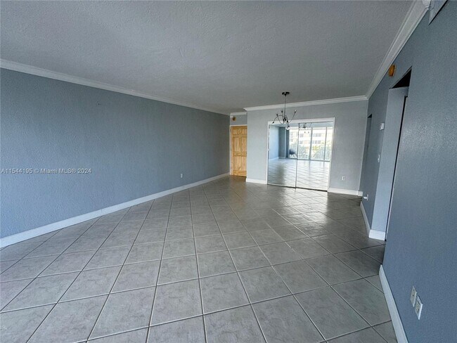 Building Photo - 10350 W Bay Harbor Dr