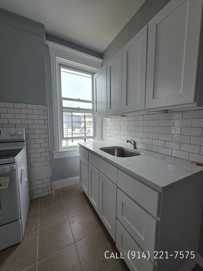 Building Photo - 188 Ashburton Ave