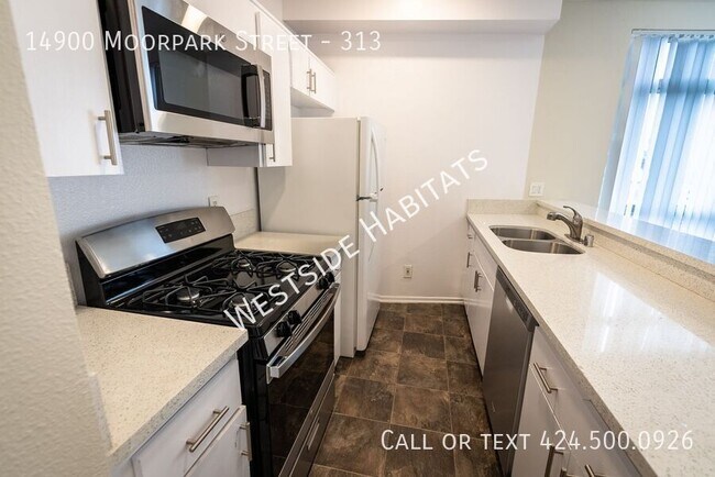 Foto del edificio - 14900 Moorpark St