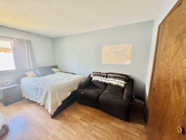 Foto del edificio - Charming 2-Bed Townhouse in St. Louis Park - Your Cozy Home Awaits!