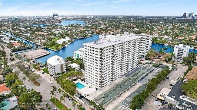 Building Photo - 340 Sunset Dr