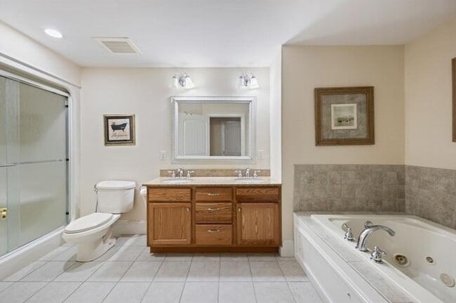 Building Photo - Versatile 1bedroom custom  condo