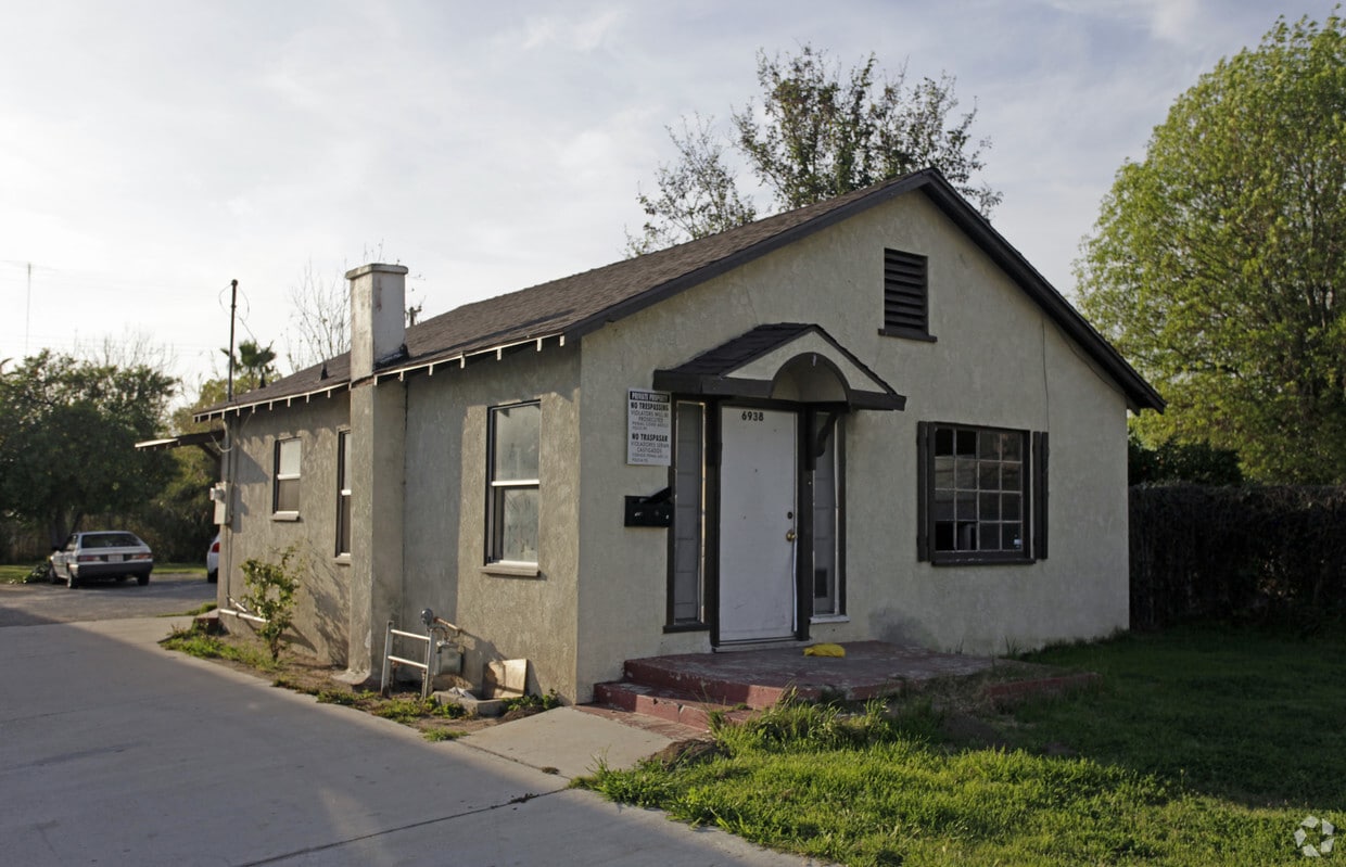 Primary Photo - 6938-6940 Glasgow Ave