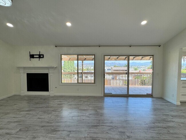 Foto del edificio - Remodeled 4 Bed / 3 Bath Home with Pool, Spa & Solar – Fletcher Hills