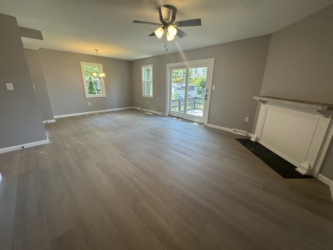 Building Photo - 842 A Woodcrest Dr