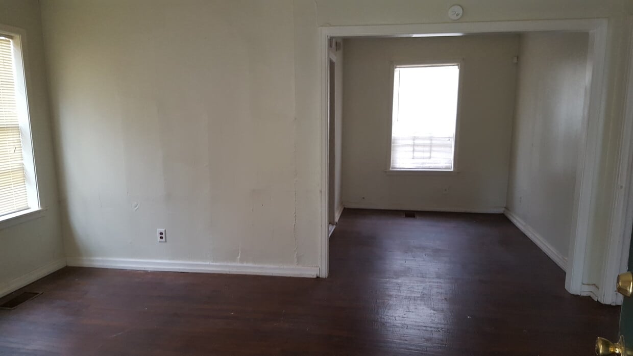 Building Photo - 370 Lea Cir