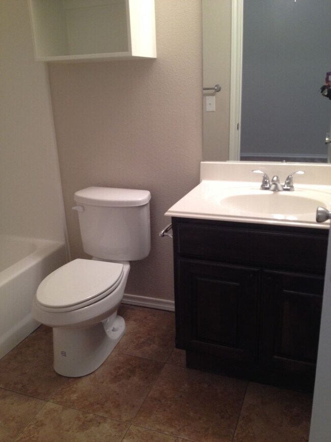 Foto del edificio - Coming Soon: 2 bedroom, 2 bathroom Duplex ...