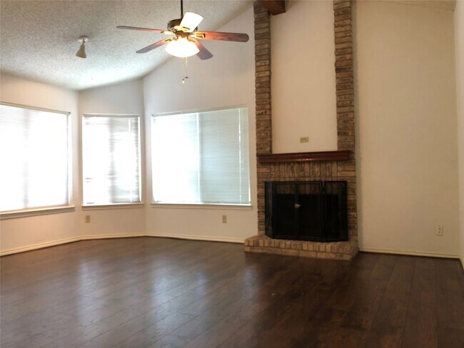 Foto del edificio - 18040 Midway Rd
