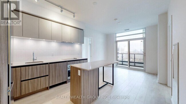 Photo du bâtiment - 7950-7950 Bathurst St