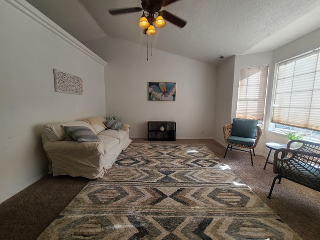 Foto del edificio - 991 N 2100 W