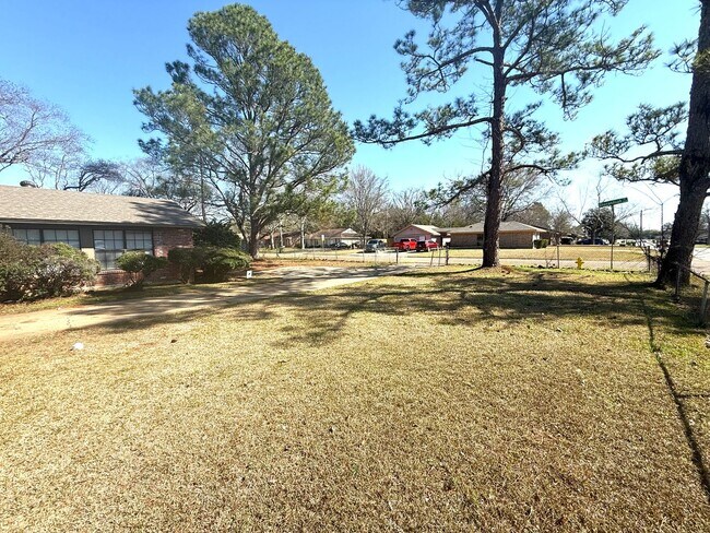 Foto del edificio - ** 3 Bed 2 Bath Located in Virginia Estates ** Call 334-366-9198 to schedule a self tour