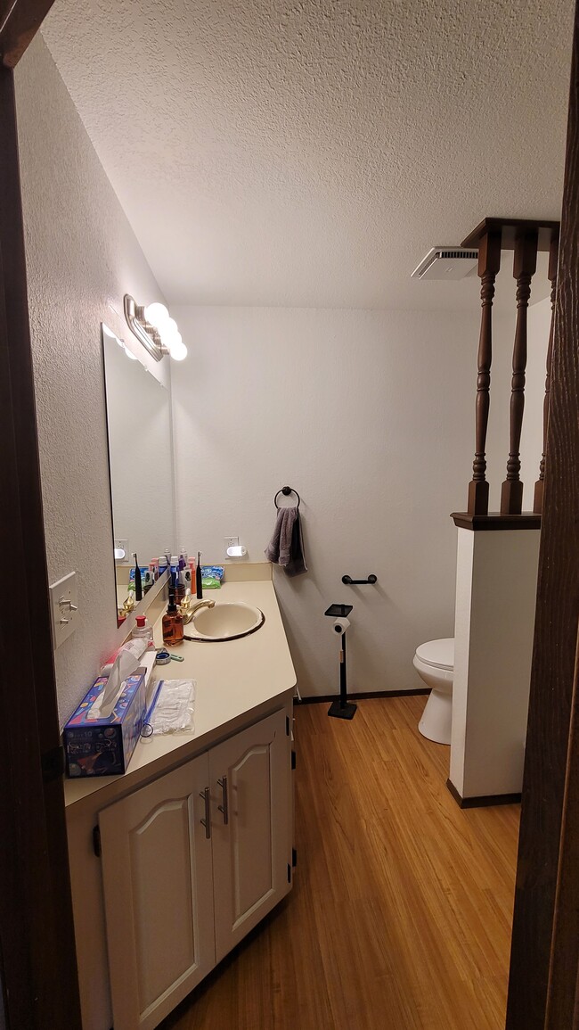 Upstairs Bathroom - 9905 157th St E