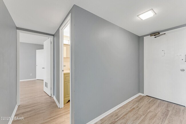 Foto del edificio - 1224 S Peninsula Dr