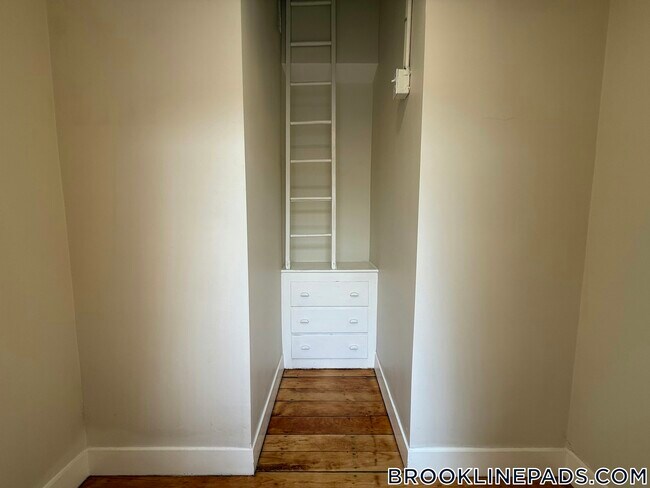 Foto del edificio - 1726 Beacon St