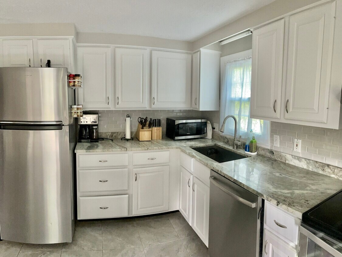 5 Zabriskie Dr Unit A, Newburyport, MA 01950 Condo for Rent in