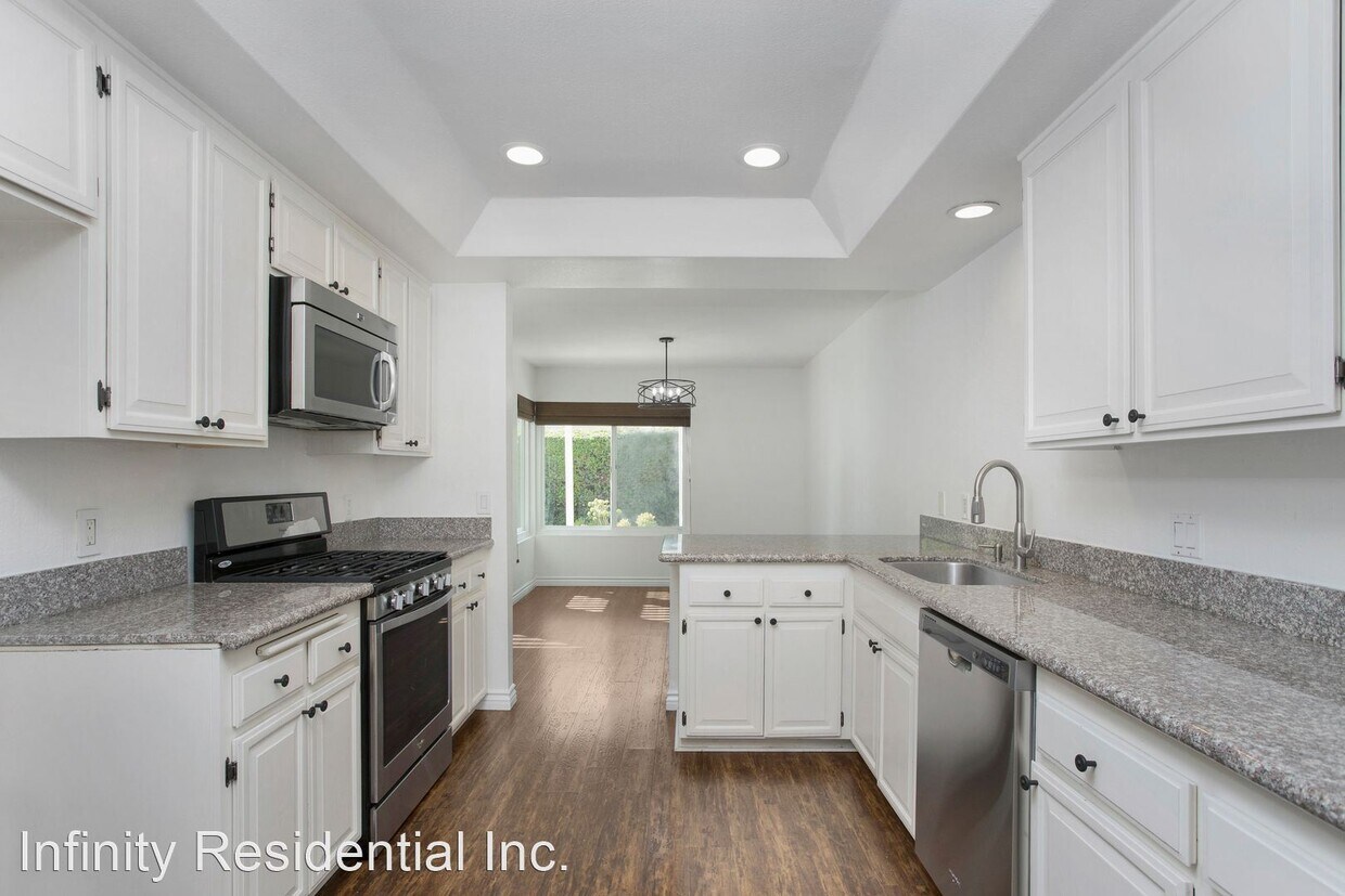 Foto principal - 3 br, 2 bath House - 19 Brookdale