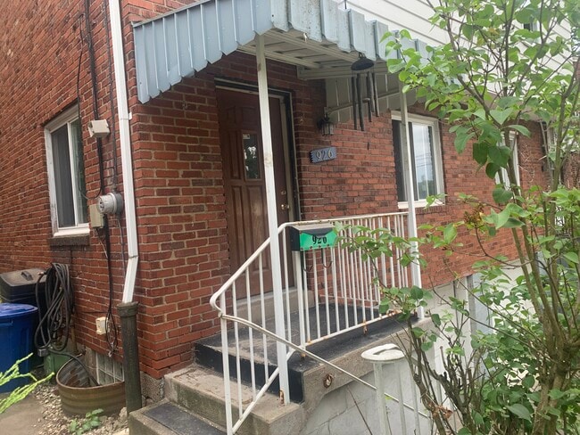 FRONT DOOR - 926 Oranmore St