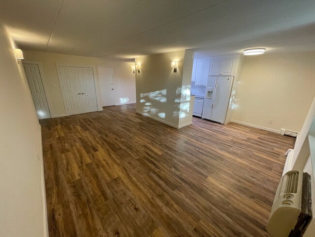 Living room showing entrance door - 27 Northill St