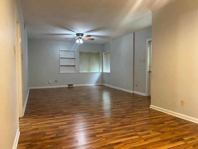 Foto del edificio - Available August 20th, 2026!!