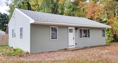 Building Photo - 13 Loralee Dr