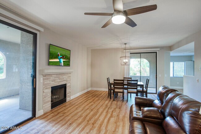 Foto del edificio - 15252 N 100th St