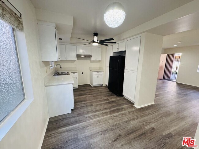 Foto del edificio - 14903 Normandie Ave