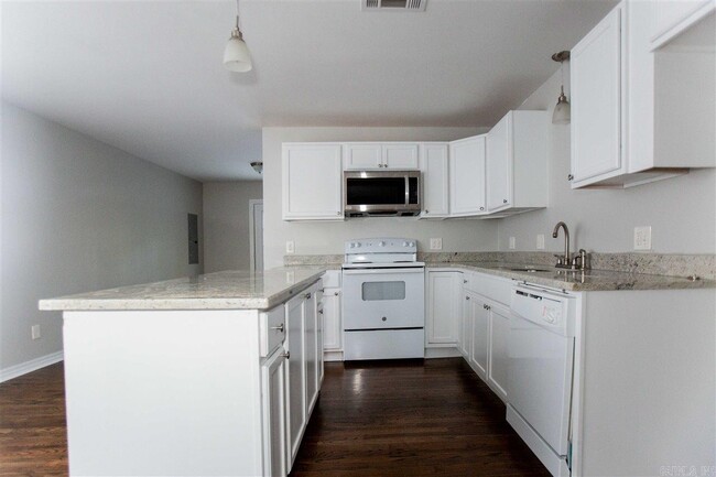 Building Photo - 2209 S Tyler St