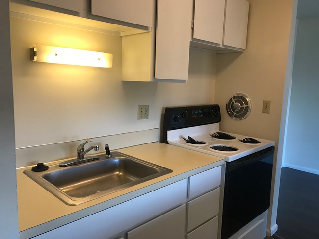 Building Photo - Fairway Apartments - 1 bedroom