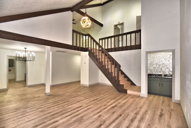 Foto del edificio - Updated 2 bed, 2 bath townhouse with 1,788...