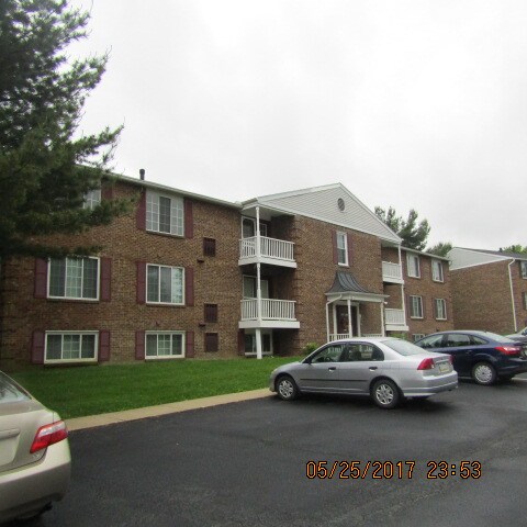 front view of building - 950 Woodhollow Dr